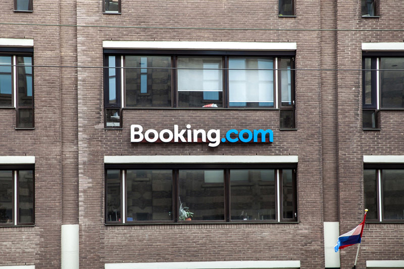 旅游业仍未摆脱困境,在线预订龙头Booking一季度收入腰斩
